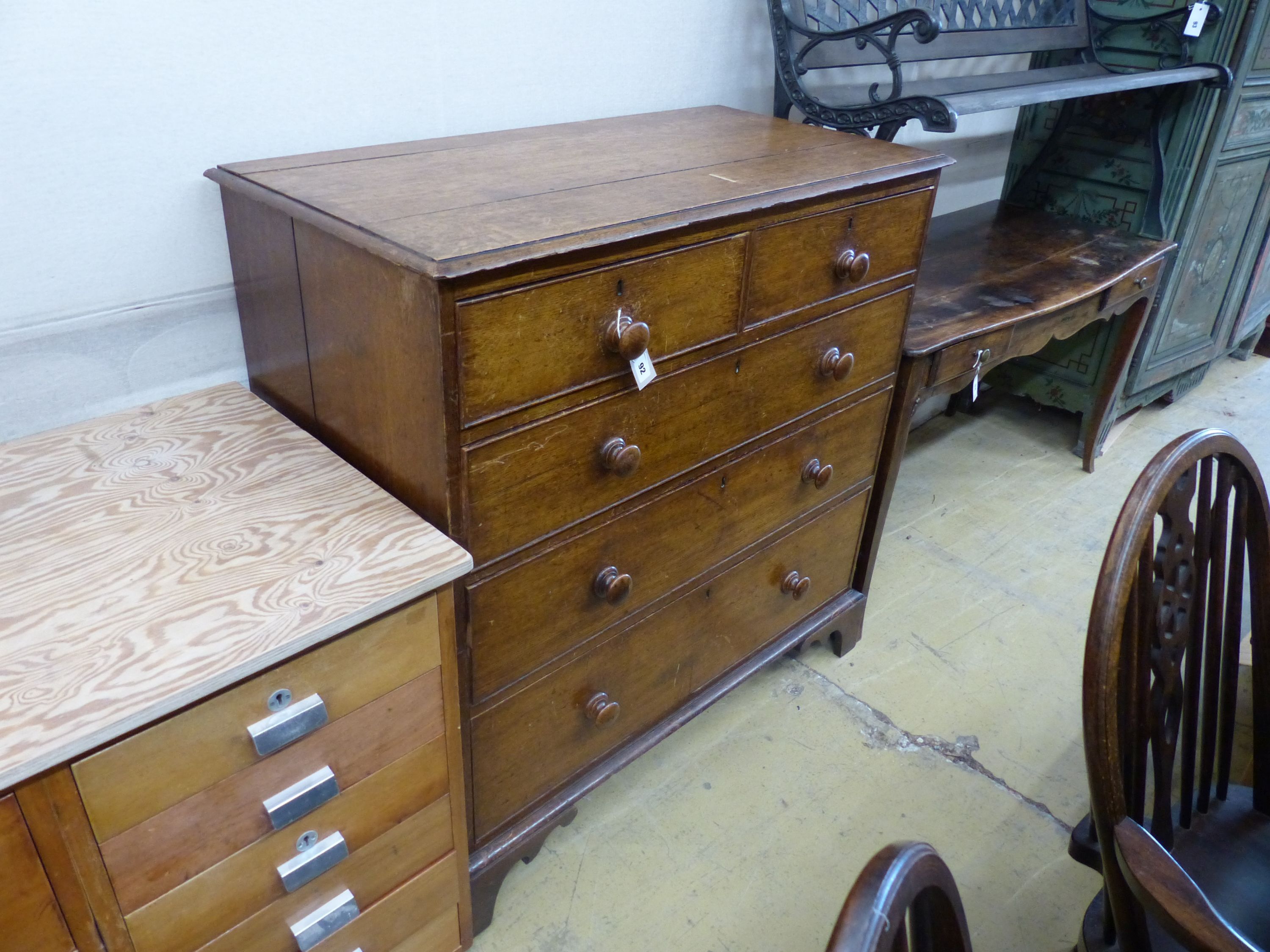 A Georgian oak chest of drawers, width 104cm, depth 52cm, height 107cm